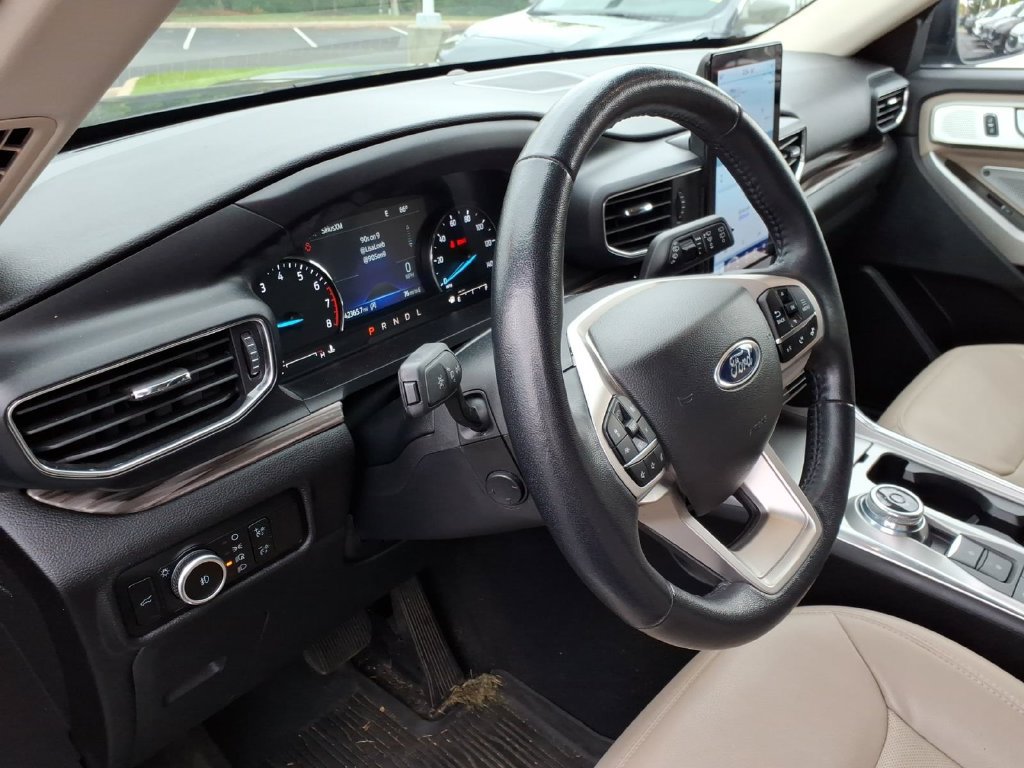 Used 2023 Ford Explorer Limited w/ Limited Technology Package AWD/4WD image 18