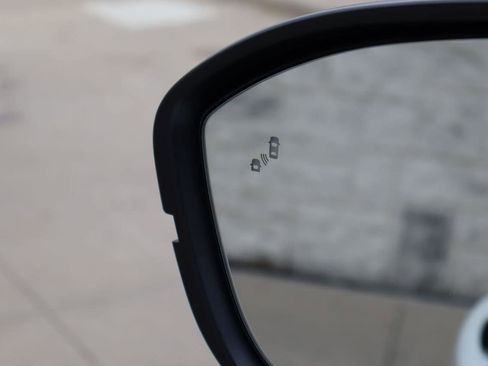 Used 2024 Nissan Pathfinder S image 23