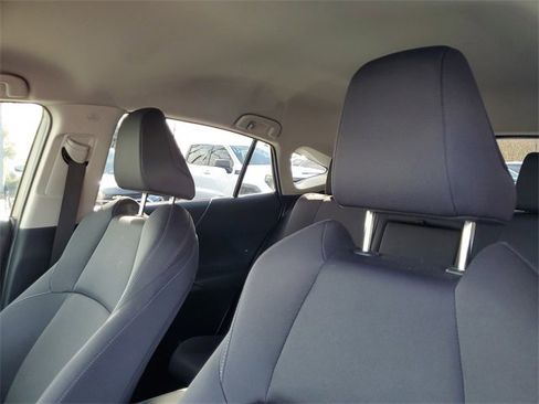 Used 2022 Toyota Venza LE image 16