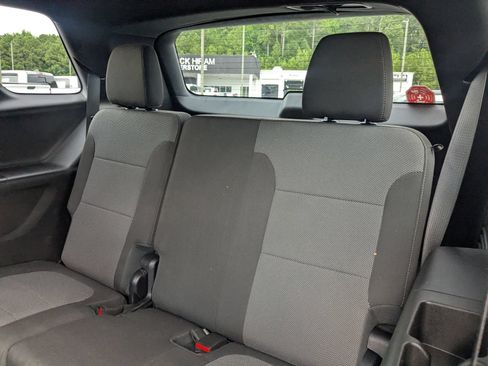 Used 2023 Chevrolet Traverse LT FWD image 24