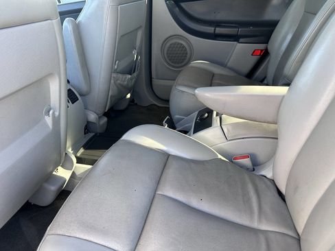 Used 2007 Chrysler Pacifica Touring image 4