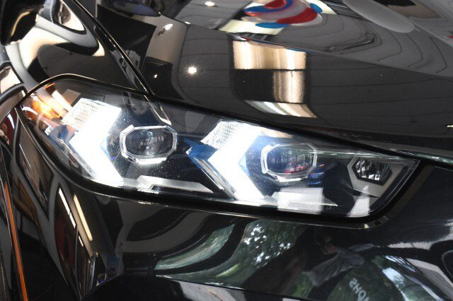 Used 2025 BMW X5 xDrive40i w/ M Sport Package AWD/4WD image 4