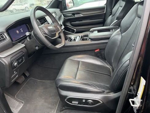 Used 2023 Jeep Wagoneer L Series II image 10