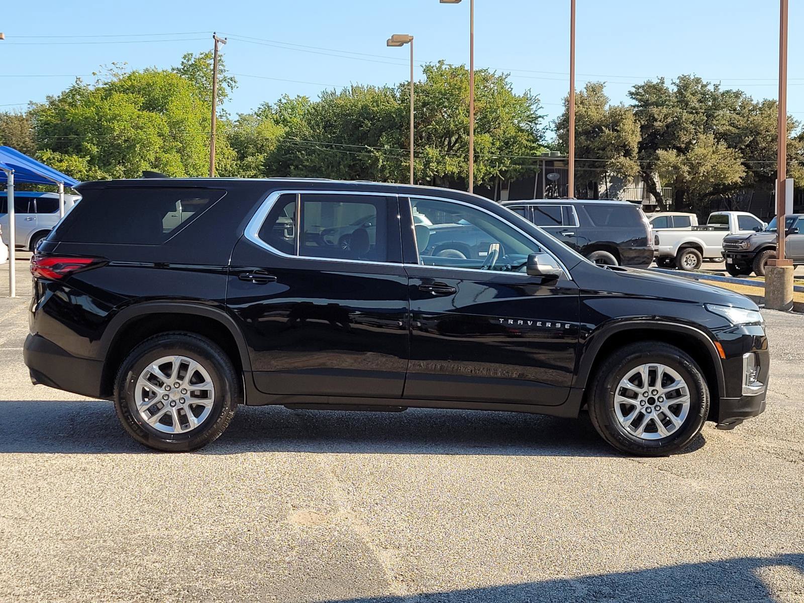 Used 2023 Chevrolet Traverse LS AWD/4WD image 7