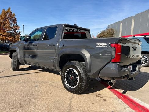 Used 2025 Toyota Tacoma TRD Off-Road image 8