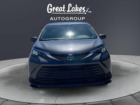 Used 2025 Toyota Sienna LE FWD image 8