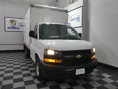 Used 2020 Chevrolet Express 3500 139IN WB CUTAWAY image 4