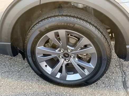 Used 2023 Ford Explorer XLT w/ Equipment Group 202A AWD/4WD image 5