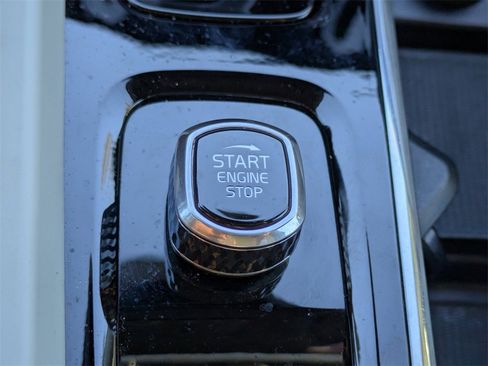 Certified 2025 Volvo XC60 T8 Core w/ Protection Package Premier image 39