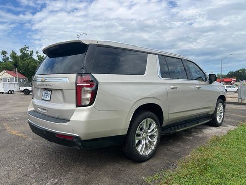 Used 2021 Chevrolet Suburban LT AWD/4WD image 7
