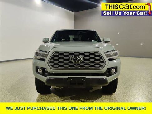 Used 2022 Toyota Tacoma TRD Off-Road w/ TRD Premium Off Road Package AWD/4WD image 3