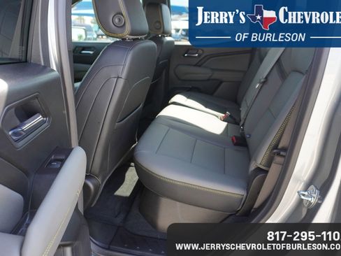 Used 2026 Chevrolet Colorado ZR2 w/ Technology Package AWD/4WD image 6