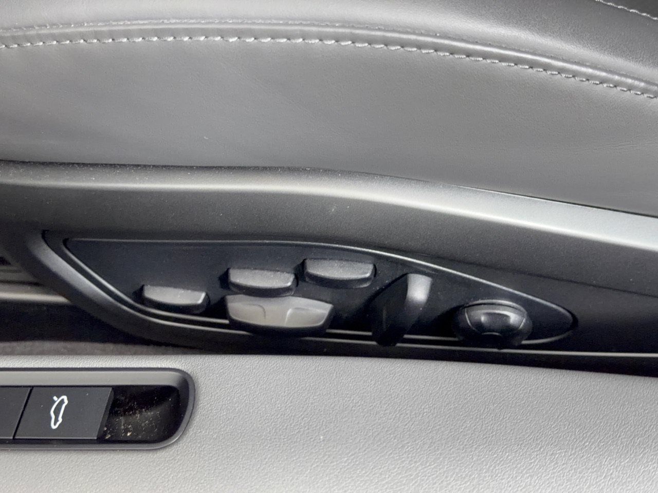 Certified 2024 Porsche 911 Carrera 4 AWD/4WD image 19