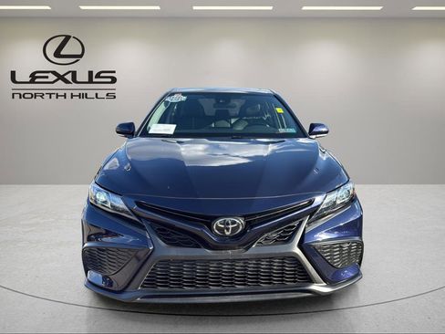 Used 2022 Toyota Camry SE image 2