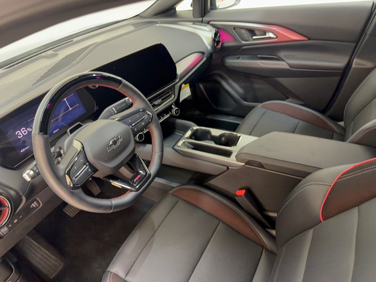 Used 2024 Chevrolet Equinox EV RS w/ Active Safety Package 3 FWD image 4