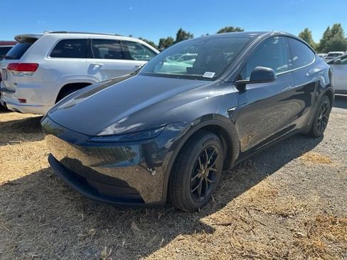 Used 2026 Tesla Model Y 2WD image 2