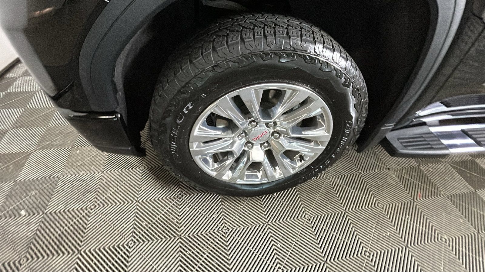 Used 2025 GMC Sierra 1500 Denali AWD/4WD image 11