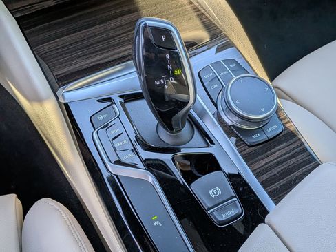 Used 2020 BMW 530i xDrive w/ Convenience Package image 23