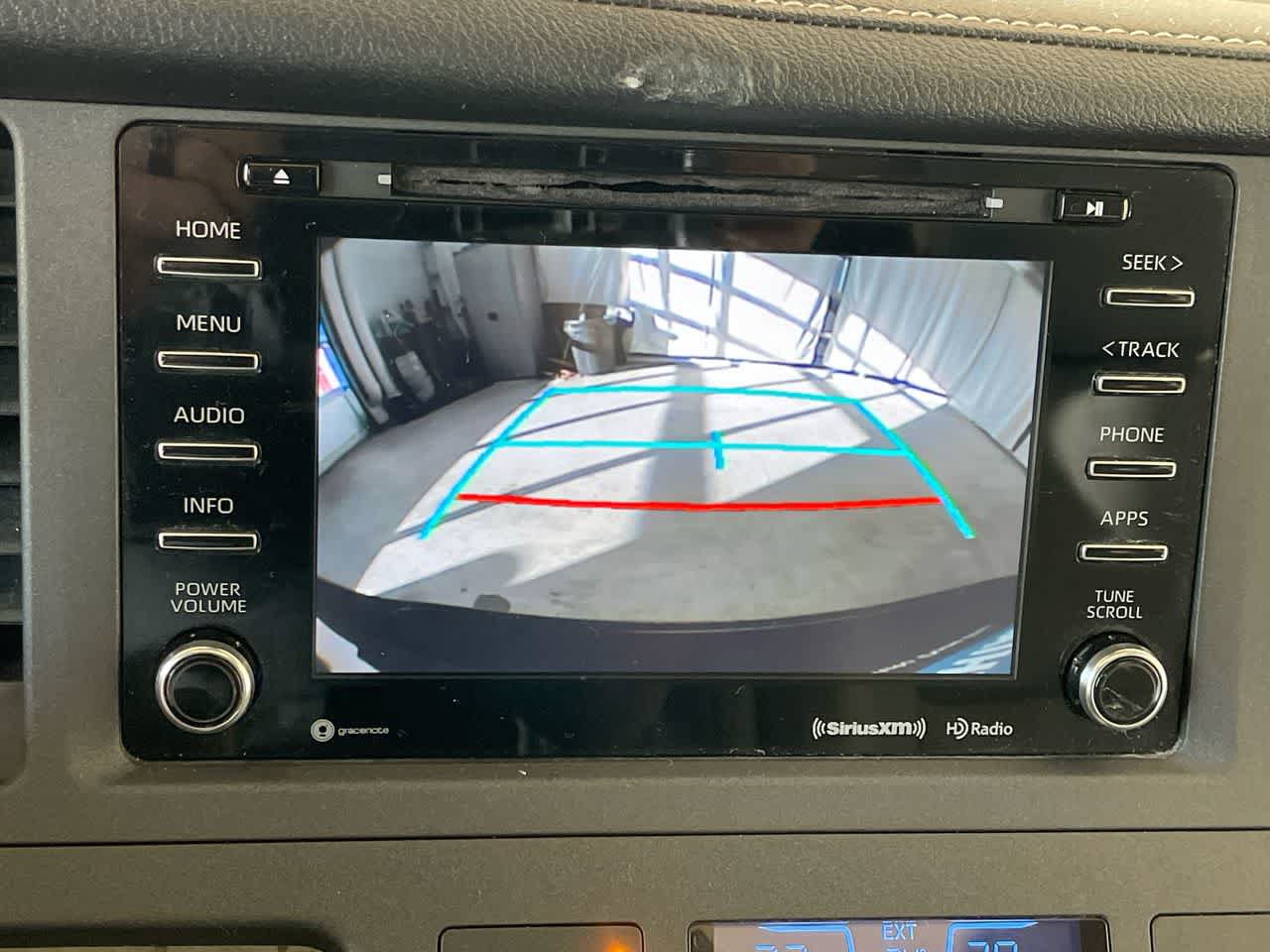 Used 2018 Toyota Sienna XLE FWD image 17
