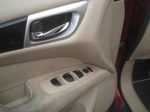 Used 2014 Nissan Pathfinder S image 19