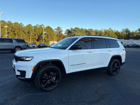 Used 2023 Jeep Grand Cherokee L Laredo image 7