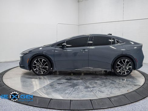 Used 2025 Toyota Prius Plug-In Hybrid image 4