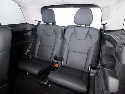 Certified 2025 Volvo XC90 B6 Plus w/ Protection Package Premier image 33