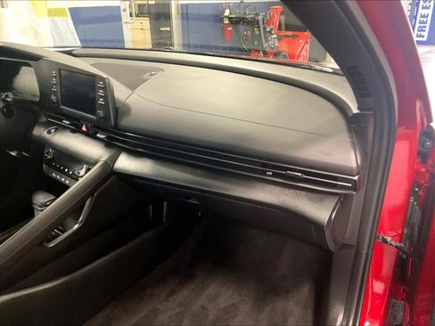 Certified 2025 Hyundai Elantra Sport image 26