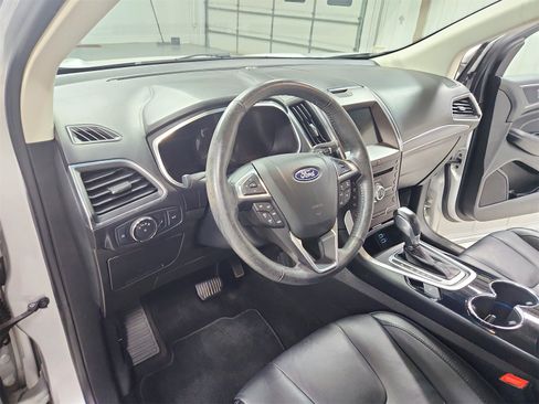 Used 2018 Ford Edge Titanium image 18