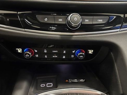 Used 2023 Buick Enclave Avenir AWD/4WD image 22