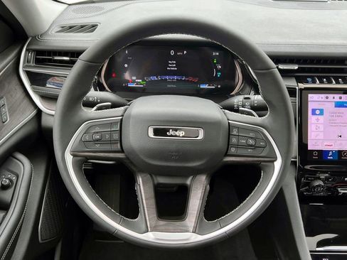 Used 2023 Jeep Grand Cherokee 4WD 4xe w/ Luxury Tech Group II image 12