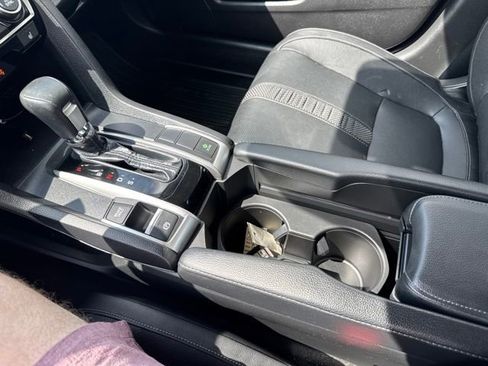 Used 2019 Honda Civic Touring image 17