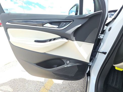 Used 2023 Buick Enclave Essence w/ Experience Buick Package FWD image 8