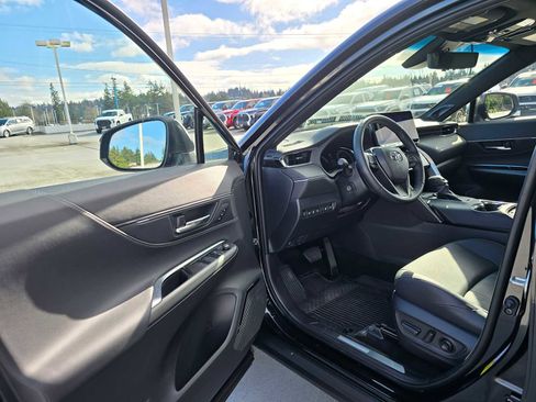 Used 2024 Toyota Venza Limited image 19