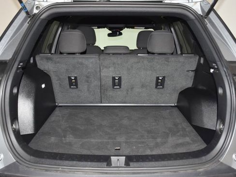 Used 2025 Chevrolet Equinox LT FWD image 27