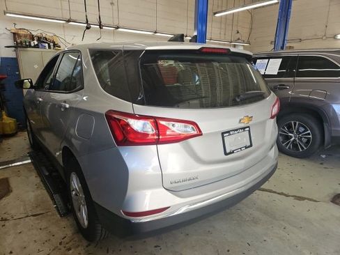 Used 2018 Chevrolet Equinox LS FWD image 3