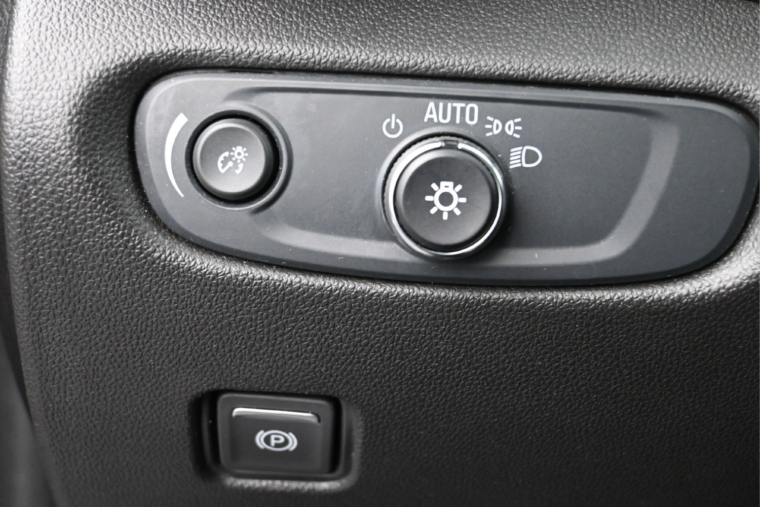 Used 2025 Chevrolet Blazer LT FWD image 16