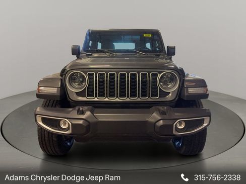 Used 2025 Jeep Wrangler Unlimited Sahara AWD/4WD image 2