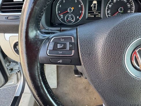 Used 2012 Volkswagen Eos Komfort FWD image 13