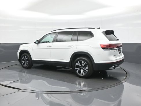 Used 2024 Volkswagen Atlas SE AWD/4WD image 5