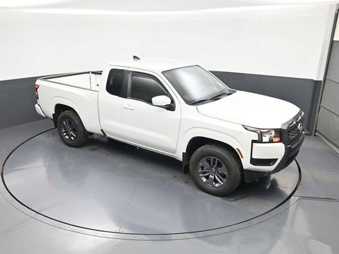 Certified 2025 Nissan Frontier SV AWD/4WD image 28