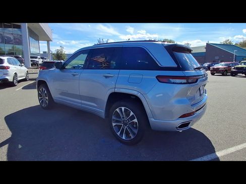 Used 2025 Jeep Grand Cherokee Overland AWD/4WD image 6