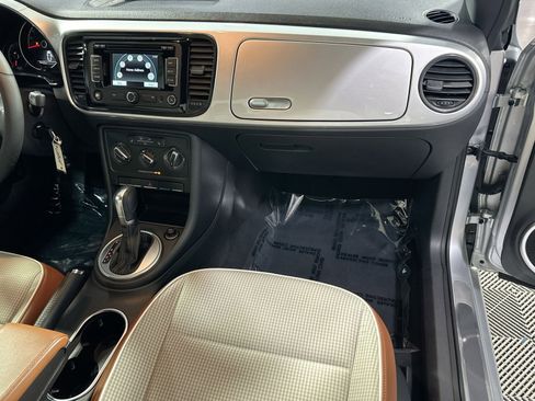 Used 2015 Volkswagen Beetle 1.8T Classic image 32