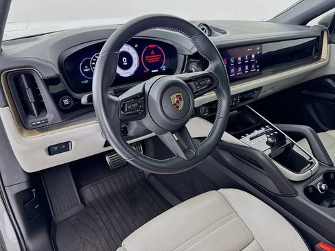 Certified 2024 Porsche Cayenne S AWD/4WD image 4