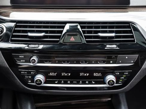 Used 2017 BMW 530i xDrive AWD/4WD image 33