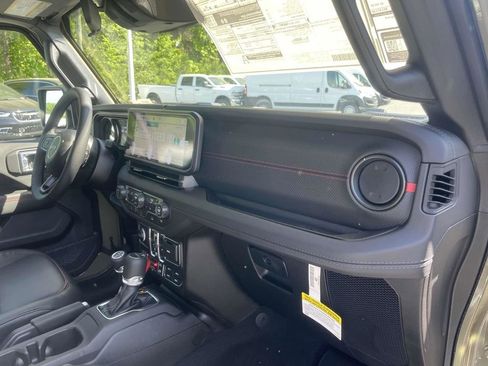 New 2026 Jeep Gladiator Rubicon w/ Steel Power Dome Hood Package AWD/4WD image 14