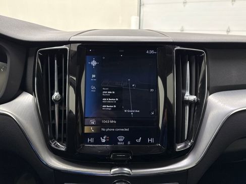 Used 2018 Volvo XC60 T6 Momentum w/ Advanced Package image 19