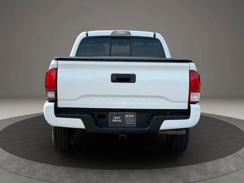 Used 2019 Toyota Tacoma SR w/ SR Convenience Package image 5