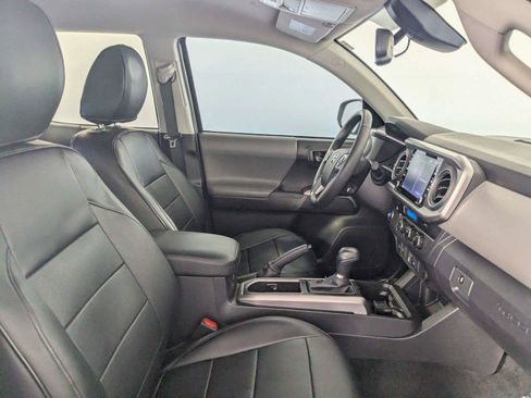 Used 2023 Toyota Tacoma SR5 w/ Technology Package RWD image 31