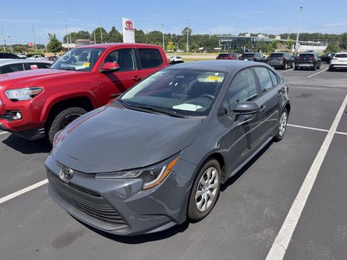 Used 2026 Toyota Corolla LE FWD image 16